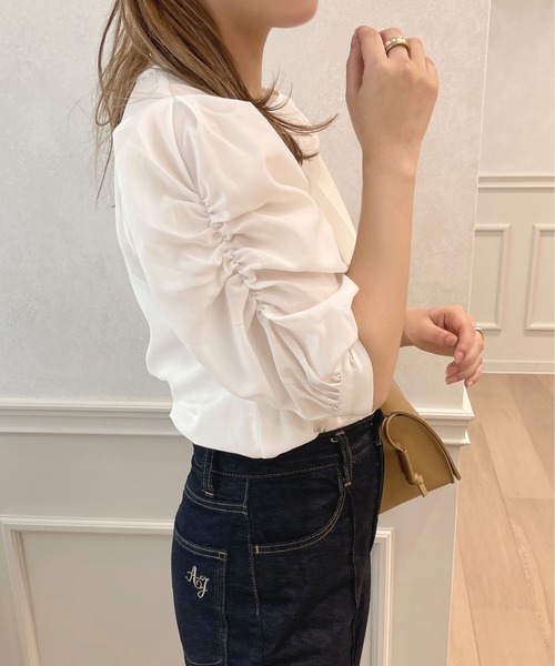apres jour(アプレジュール)の「ギャザースリーブブラウス【ZOZOTOWN限定アイテム】(シャツ/ブラウス・レディース・ブラック/ベージュ/オフホワイト・X-LARGE/フリー)」の10枚目の写真