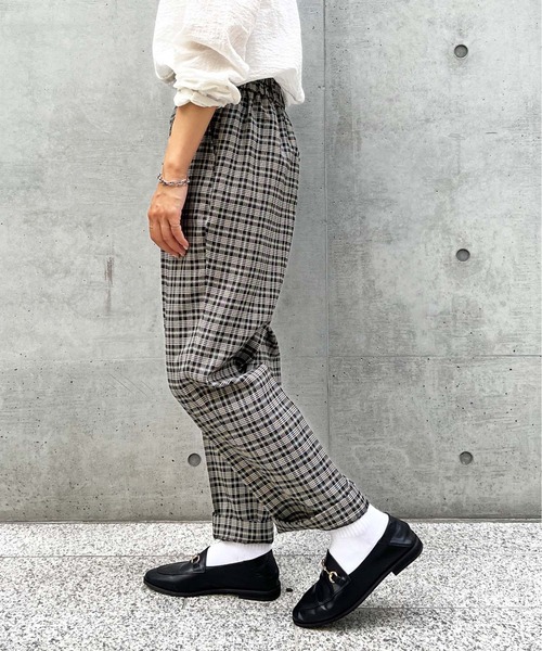 LBC(エルビーシー)の「タックテーパードパンツ(その他パンツ・レディース・ブラック/ライトブラウン/その他35・M/L)」の18枚目の写真