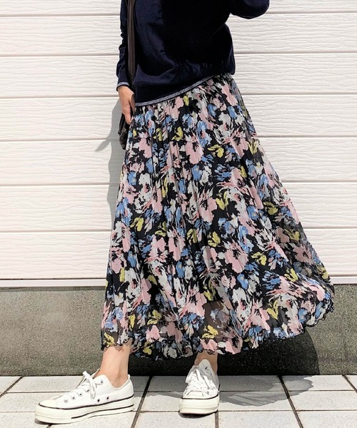 Q（キュー）の「フラワープリーツスカート（スカート・レディース・ブラック系その他/ブルー系その他・MEDIUM）」の2枚目の写真