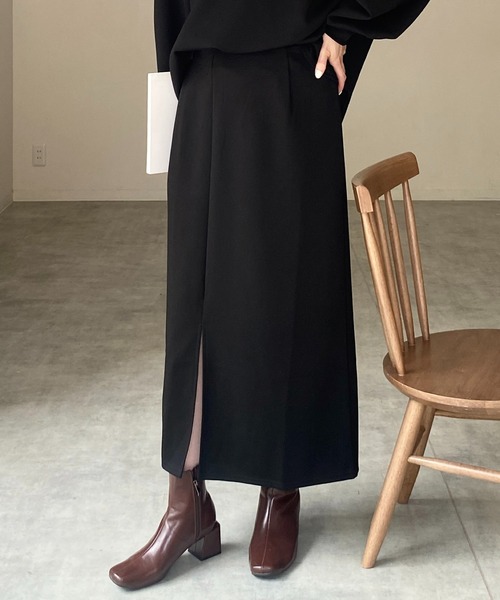 She's Closet(シーズクローゼット)の「サイドスリット入りポンチロングナロースカート(スカート・レディース・ブラック/パープル/ピンク/グリーン/マスタード/グレイッシュベージュ/テラコッタ・FREE)」の1枚目の写真