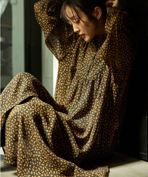 Green　Parks（グリーンパークス）の「楊柳前後2way柄ワンピース（ワンピース・レディース・ブラウン/イエロー・FREE）」の2枚目の写真