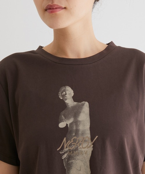 NERGY（ナージー）の「【UV】アフロディーテプリント半袖Tシャツ（Tシャツ/カットソー・レディース・ベージュ/ネイビー/ブラウン・FREE）」の5枚目の写真