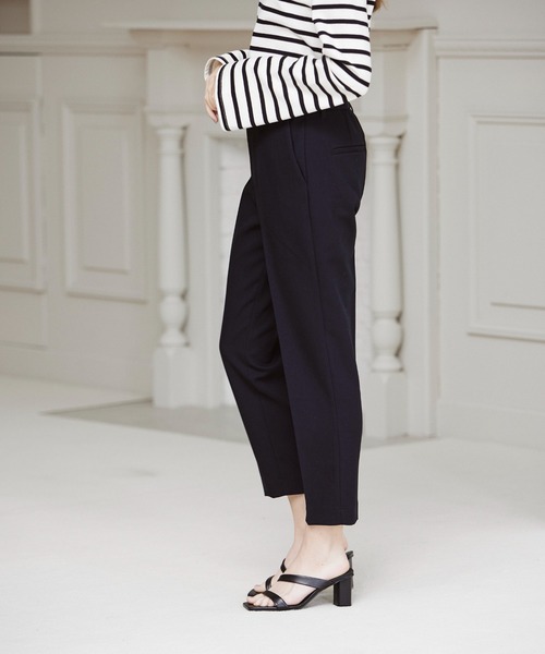 INED CLARO（イネドクラロ）の「テーパードパンツ【セットアップ対応】（その他パンツ・レディース・キャメル/ネイビー/ベージュ・7号/9号）」の21枚目の写真