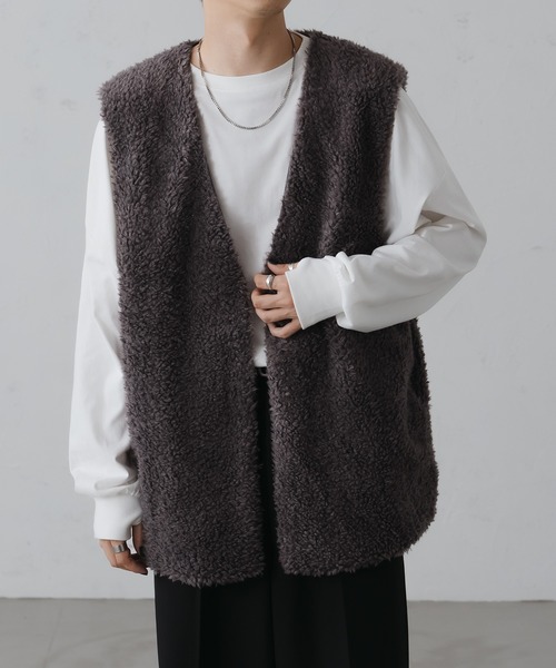 fupel（フぺル）の「ボリュームファーベスト(UNISEX)（ベスト