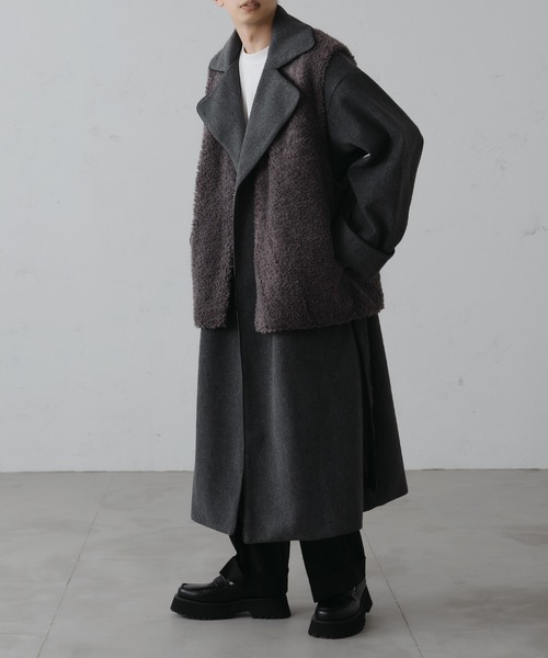 fupel（フぺル）の「ボリュームファーベスト(UNISEX)（ベスト