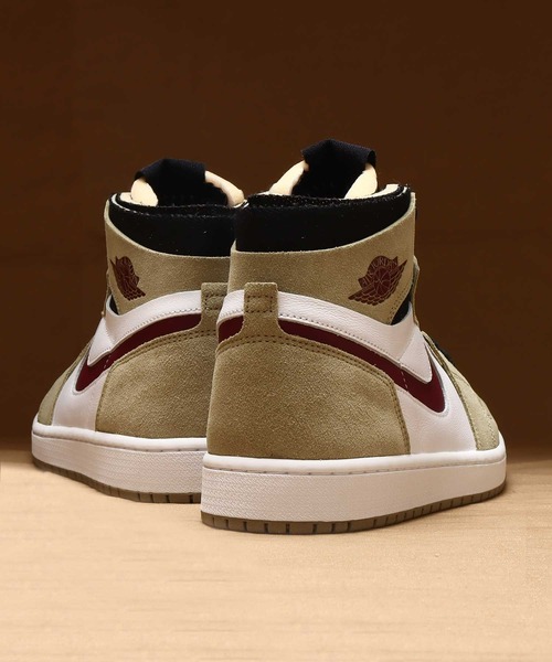 JORDAN BRAND（ジョーダンブランド）の「JORDAN BRAND AIR JORDAN 1 ZOOM AIR CMFT / ジョーダン ブランド エア ジョーダン 1 ズーム エア コンフォート  / NIKE 【SP】（スニーカー・メンズ・オリーブ・26.0cm/26.5cm/27.0cm/27.5cm/28.0cm/28.5cm/29.0cm/30.0cm/25.5cm）」の4枚目の写真