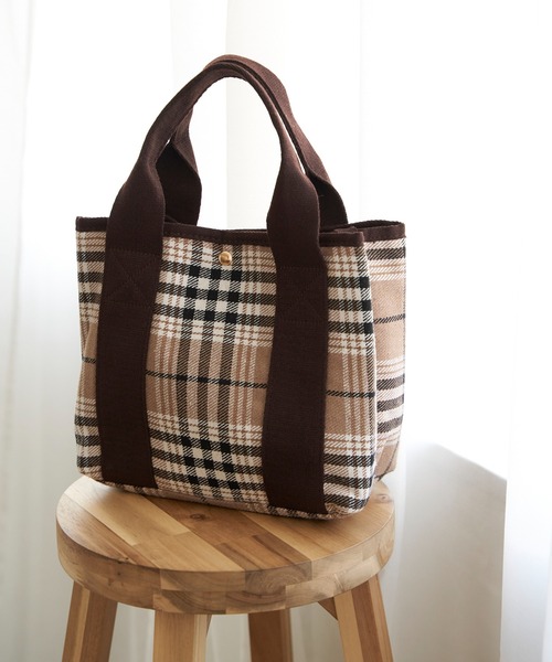 LBC(エルビーシー)の「ファスナー仕切りトートバッグ(トートバッグ・レディース・グリーン系/ネイビー/キャメル/ダークグレー/グレー/ベージュ/ブラック・FREE)」の5枚目の写真