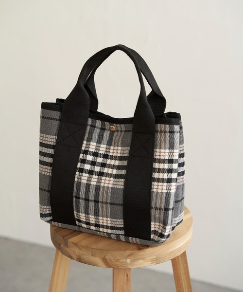 LBC(エルビーシー)の「ファスナー仕切りトートバッグ(トートバッグ・レディース・グリーン系/ネイビー/キャメル/ダークグレー/グレー/ベージュ/ブラック・FREE)」の3枚目の写真