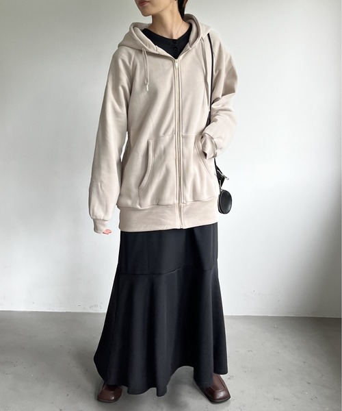 Amourire(アムリール)の「BIGシルエットジップアップパーカー(パーカー・レディース・パープル/ライトベージュ/ブラック/ダークグリーン/ブルー・M/L)」の3枚目の写真