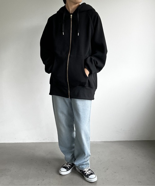 Amourire(アムリール)の「BIGシルエットジップアップパーカー(パーカー・レディース・パープル/ライトベージュ/ブラック/ダークグリーン/ブルー・M/L)」の2枚目の写真