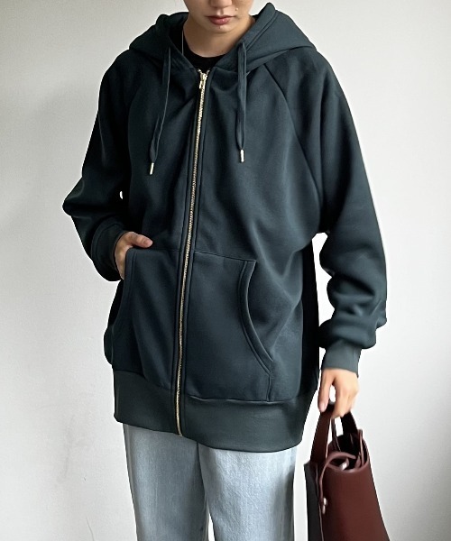 Amourire(アムリール)の「BIGシルエットジップアップパーカー(パーカー・レディース・パープル/ライトベージュ/ブラック/ダークグリーン/ブルー・M/L)」の10枚目の写真