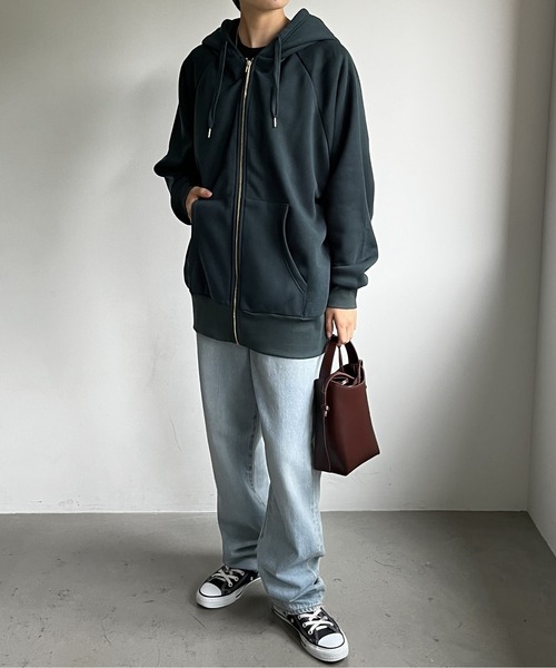 Amourire(アムリール)の「BIGシルエットジップアップパーカー(パーカー・レディース・パープル/ライトベージュ/ブラック/ダークグリーン/ブルー・M/L)」の13枚目の写真
