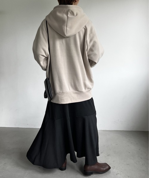 Amourire(アムリール)の「BIGシルエットジップアップパーカー(パーカー・レディース・パープル/ライトベージュ/ブラック/ダークグリーン/ブルー・M/L)」の18枚目の写真