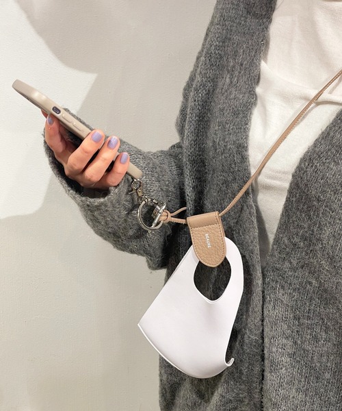 Beau're（ヴュレ）の「BEAURE ヴュレ カウレザー モバイル＆マスクストラップ ショルダー（スマホグッズ・レディース・ベージュ/ブラック/シルバー/ブルー系その他/ライラック/ペールイエロー・FREE）」の8枚目の写真