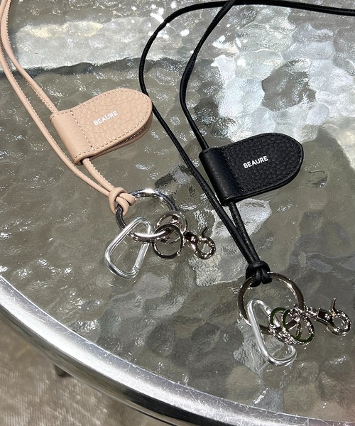 Beau're（ヴュレ）の「BEAURE ヴュレ カウレザー モバイル＆マスクストラップ ショルダー（スマホグッズ・レディース・ベージュ/ブラック/シルバー/ブルー系その他/ライラック/ペールイエロー・FREE）」の11枚目の写真