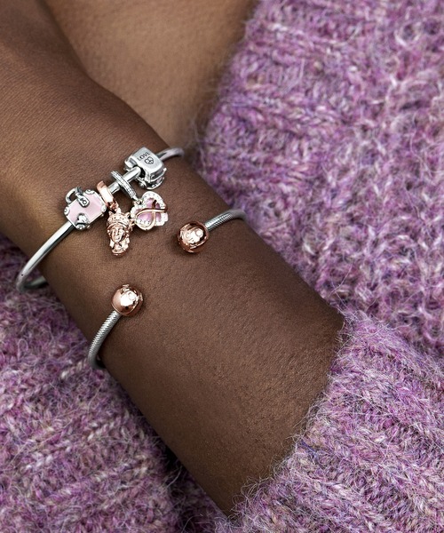 PANDORA（パンドラ）の「ニューヨーク 自由の女神 ダングル チャーム