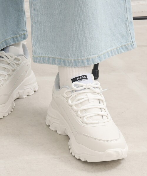 PINK-latte(ピンクラテ)の「厚底スニーカー(スニーカー・キッズ・ブラック/グレー系/オフホワイト・01/02/03)」の4枚目の写真