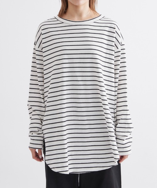EDIT Gris(エディットグリ)の「【1枚でもインナー使いでも大活躍】オーバーサイズロングスリーブTシャツ(Tシャツ/カットソー・レディース・ホワイト×ブラック/ホワイト・FREE)」の16枚目の写真