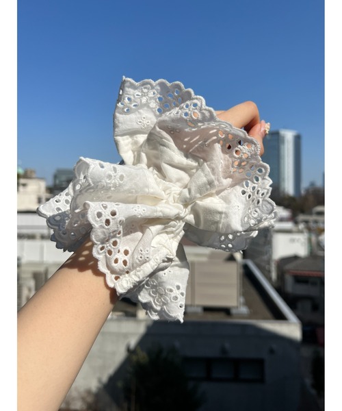 WC（ダブル シー）の「WC/コットンレースビッグシュシュ（シュシュ・レディース・ホワイト・FREE）」の4枚目の写真