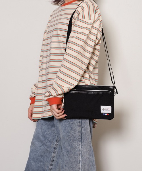 SVEC（シュベック）の「ポリキャンバス サコッシュ（ショルダーバッグ・レディース・ブラック/ネイビー・FREE）」の2枚目の写真