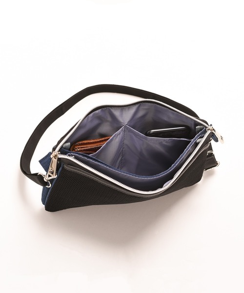 SVEC（シュベック）の「ポリキャンバス サコッシュ（ショルダーバッグ・レディース・ブラック/ネイビー・FREE）」の10枚目の写真