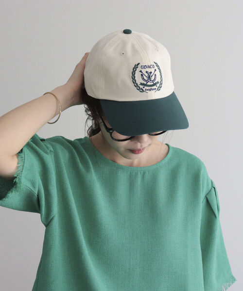 GEVACO(ゲバコ)の「【GEVACO/ゲバコ】キャンバス配色刺しゅうキャップ(キャップ・レディース・ネイビー/ベージュ/グリーン・FREE)」の3枚目の写真