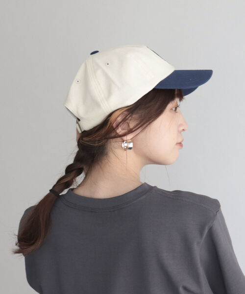 GEVACO(ゲバコ)の「【GEVACO/ゲバコ】キャンバス配色刺しゅうキャップ(キャップ・レディース・ネイビー/ベージュ/グリーン・FREE)」の10枚目の写真