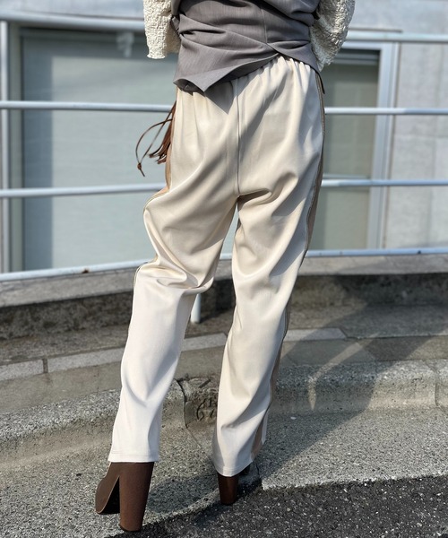 mi via loca（ミヴィアロカ）の「ラメとのダブルラインパンツ（その他パンツ・レディース・ベージュ/アイボリー/イエロー・FREE）」の14枚目の写真