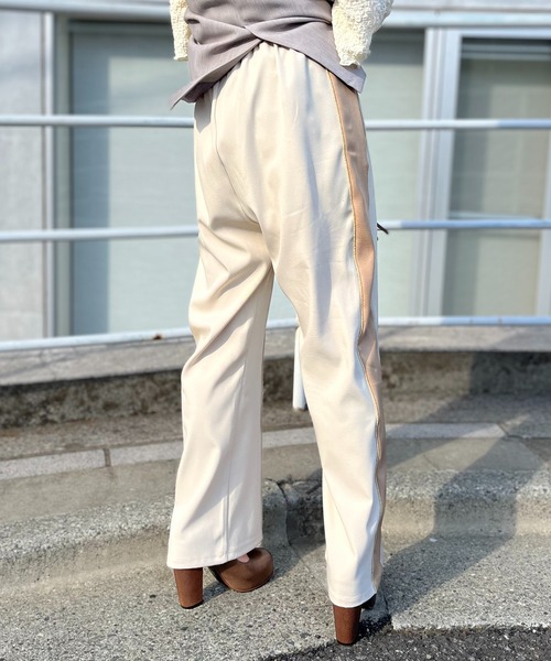 mi via loca（ミヴィアロカ）の「ラメとのダブルラインパンツ（その他パンツ・レディース・ベージュ/アイボリー/イエロー・FREE）」の13枚目の写真