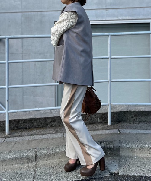 mi via loca（ミヴィアロカ）の「ラメとのダブルラインパンツ（その他パンツ・レディース・ベージュ/アイボリー/イエロー・FREE）」の22枚目の写真