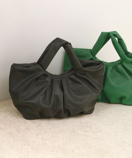 MAJESTIC LEGON（マジェスティックレゴン）の「ギャザーハンドバッグ（ハンドバッグ・レディース・ブラック/グリーン/ライトグレー・FREE）」の2枚目の写真