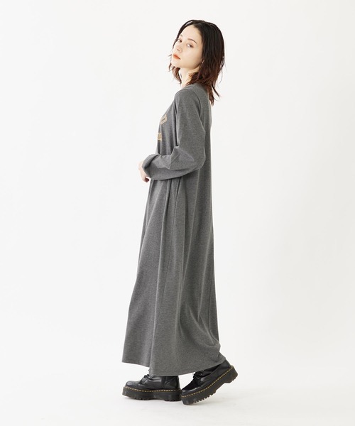 MILKFED.(ミルクフェド)の「COLLEGE LOGO DRESS(ワンピース・レディース・ネイビー/チャコール・ONE SIZE)」の4枚目の写真