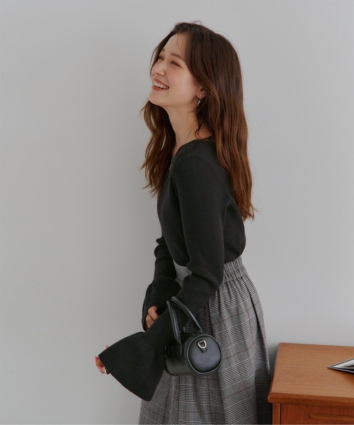 titivate(ティティベイト)の「ボートネックベルスリーブニット(ニット/セーター・レディース・ホワイト系その他/グレイッシュベージュ/オフホワイト/ピンク/ブルー系その他/ブラック/ブルー/ブルー系その他2/グレー系その他・M/S)」の22枚目の写真