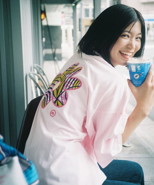 moyan ecri（モヤン エクリ）の「<moyan ecri>flowerパッチ刺繍Tシャツ【アフリカンファブリック】（Tシャツ/カットソー・レディース・ブルー系その他2/ピンク系その他/ホワイト系その他/ピンク系その他2/ブルー系その他/ホワイト系その他2・FREE）」の6枚目の写真