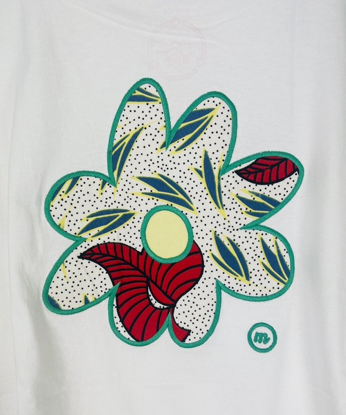 moyan ecri（モヤン エクリ）の「<moyan ecri>flowerパッチ刺繍Tシャツ【アフリカンファブリック】（Tシャツ/カットソー・レディース・ブルー系その他2/ピンク系その他/ホワイト系その他/ピンク系その他2/ブルー系その他/ホワイト系その他2・FREE）」の19枚目の写真