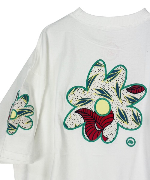 moyan ecri（モヤン エクリ）の「<moyan ecri>flowerパッチ刺繍Tシャツ【アフリカンファブリック】（Tシャツ/カットソー・レディース・ブルー系その他2/ピンク系その他/ホワイト系その他/ピンク系その他2/ブルー系その他/ホワイト系その他2・FREE）」の11枚目の写真