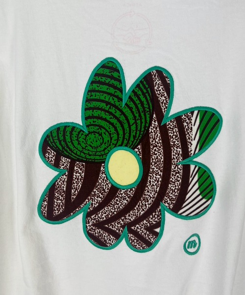 moyan ecri（モヤン エクリ）の「<moyan ecri>flowerパッチ刺繍Tシャツ【アフリカンファブリック】（Tシャツ/カットソー・レディース・ブルー系その他2/ピンク系その他/ホワイト系その他/ピンク系その他2/ブルー系その他/ホワイト系その他2・FREE）」の12枚目の写真