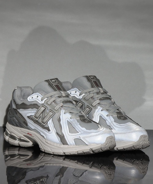 美品 オフホワイト ニューバランス 1906 白25.5cm メンズ ホワイト New Balance new balance ニューバランス 1906 スニーカー