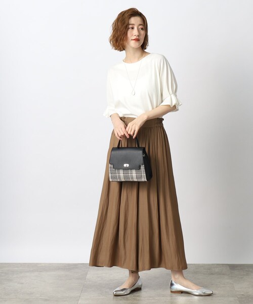 grove（グローブ）の「◆きれいもカジュアルも！ひんやりタックドルマンTシャツ（Tシャツ/カットソー・レディース・ブルー/アイボリー/スミクロ/モカ/ホワイト系5・02/03/01/05/04）」の20枚目の写真