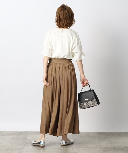 grove（グローブ）の「◆きれいもカジュアルも！ひんやりタックドルマンTシャツ（Tシャツ/カットソー・レディース・ブルー/アイボリー/スミクロ/モカ/ホワイト系5・02/03/01/05/04）」の22枚目の写真