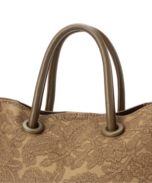 FREE'S MART（フリーズマート）の「エンボスペイズリーバッグ（トートバッグ・レディース・ホワイト/ブラウン/カーキ/ブラック・ﾌﾘ-）」の12枚目の写真