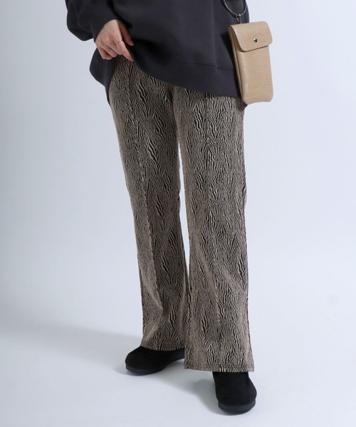 Salong hameu（サロン ハミュー）の「センタープリーツ ヒョウ柄・ゼブラ柄 アニマル総柄フレアパンツ レディース/イージーパンツ（その他パンツ・レディース・ブラック系その他/ベージュ系その他/ホワイト系その他/ベージュ系その他2・L/M）」の4枚目の写真