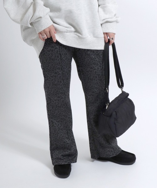 Salong hameu（サロン ハミュー）の「センタープリーツ ヒョウ柄・ゼブラ柄 アニマル総柄フレアパンツ レディース/イージーパンツ（その他パンツ・レディース・ブラック系その他/ベージュ系その他/ホワイト系その他/ベージュ系その他2・L/M）」の17枚目の写真