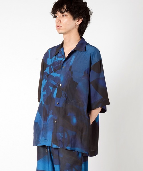 Wizzard(ウィザード)の「Wizzard ウィザード / PRINT SLIT SHIRT セットアップ総柄グラフィックプリントスリットシャツ / W24SS-SH020(シャツ/ブラウス・メンズ・レッド/ナチュラル/ブルー・3/1/2)」の2枚目の写真