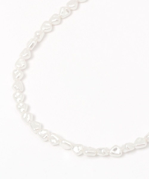 saloon（サルーン）の「SALOON(サルーン)/変形パールショートネックレス（ネックレス・レディース・その他1・FREE）」の2枚目の写真