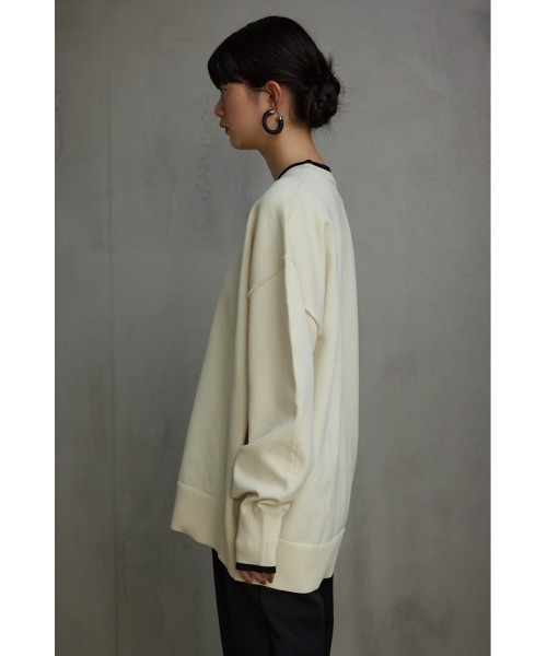 AZUL by moussy(アズールバイマウジー)の「スポンディッシュ配色クルーネックニットトップス(ニット/セーター・レディース・ブラック/アイボリー/ブルー・MEDIUM/SMALL)」の8枚目の写真