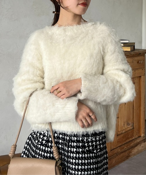 Thevon(ゼボン)の「ショート丈シャギーニットプルオーバー(ニット/セーター・レディース・オレンジ/ブラウン/サックスブルー/オフホワイト/ベージュ/グリーン・FREE)」の10枚目の写真