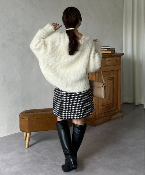 Thevon(ゼボン)の「ショート丈シャギーニットプルオーバー(ニット/セーター・レディース・オレンジ/ブラウン/サックスブルー/オフホワイト/ベージュ/グリーン・FREE)」の12枚目の写真