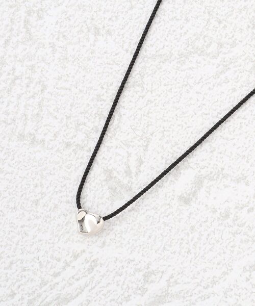 OPAQUE.CLIP(オペークドットクリップ)の「◆ハートチョーカー(ネックレス・レディース・ゴールド/シルバー・00)」の2枚目の写真