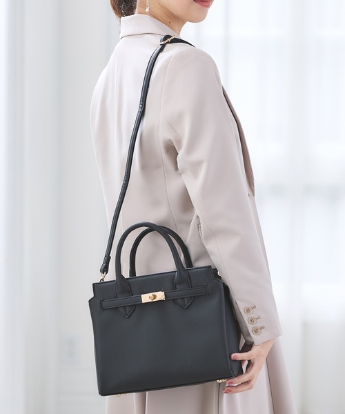 Honeys(ハニーズ)の「ベルトモチーフハンドバッグ(ハンドバッグ・レディース・グレイッシュベージュ/ブラック/ベージュ系その他・FREE)」の2枚目の写真